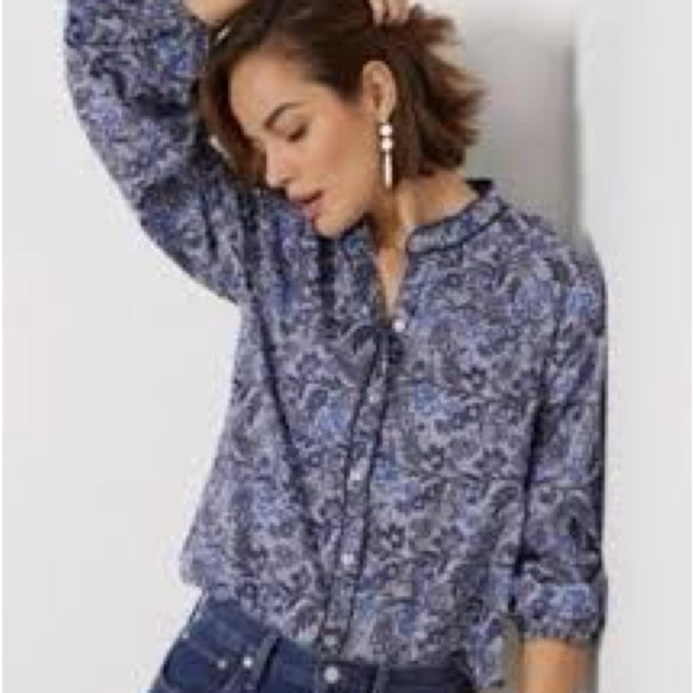 Evereve 'Sheila'  Blue Floral Batik Piped Cotton Blouse Small